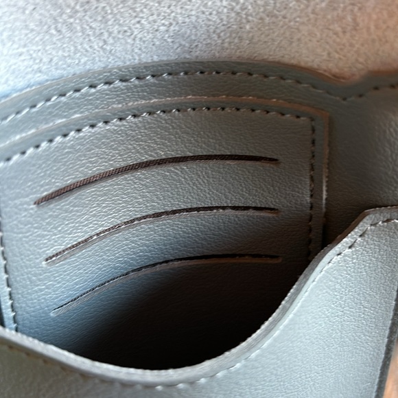 Crossbody bag **NEW** 4.5"x7" Gray - Picture 8 of 10